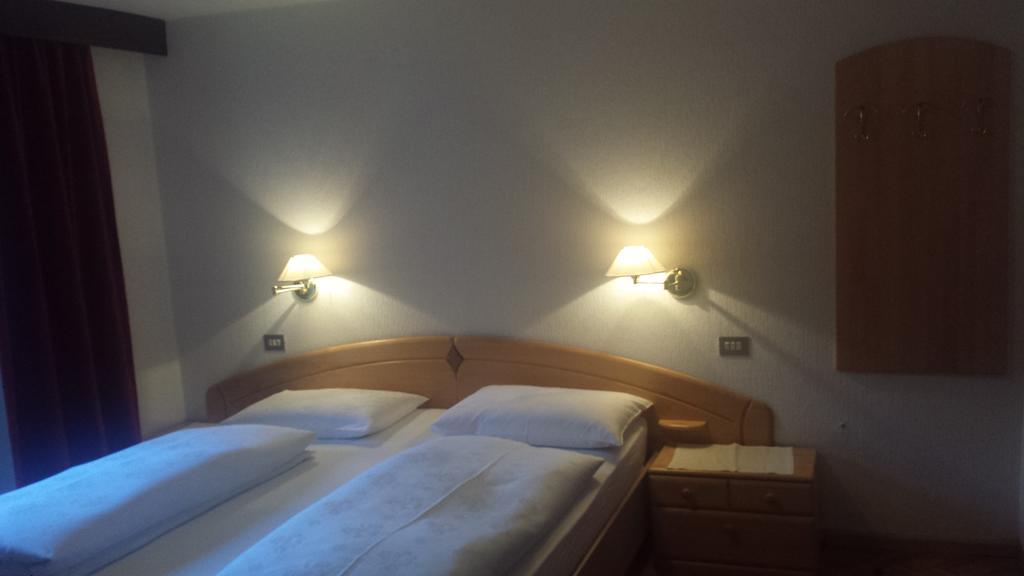 Hotel Garni Gardena - Appartments Santa Cristina Val Gardena Phòng bức ảnh