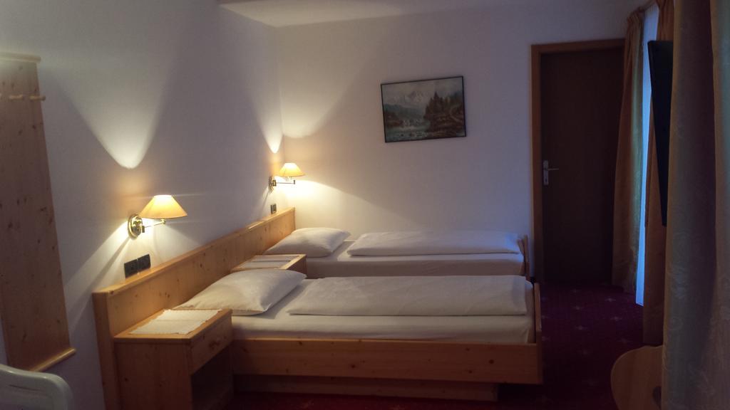 Hotel Garni Gardena - Appartments Santa Cristina Val Gardena Phòng bức ảnh