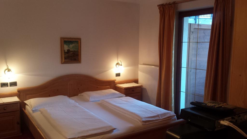 Hotel Garni Gardena - Appartments Santa Cristina Val Gardena Phòng bức ảnh