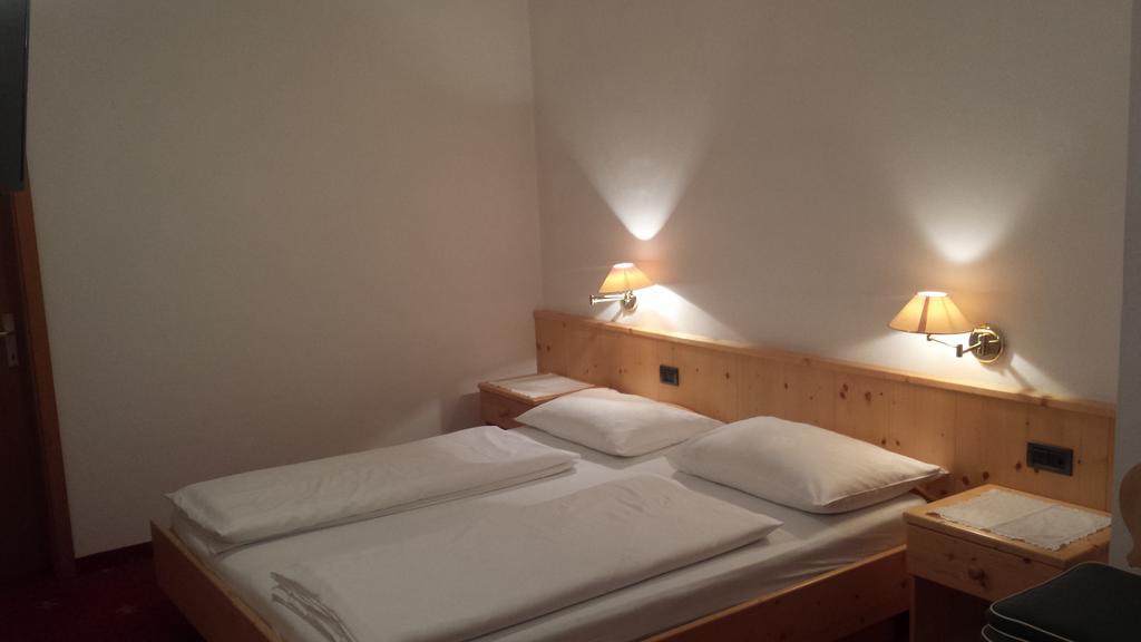 Hotel Garni Gardena - Appartments Santa Cristina Val Gardena Phòng bức ảnh