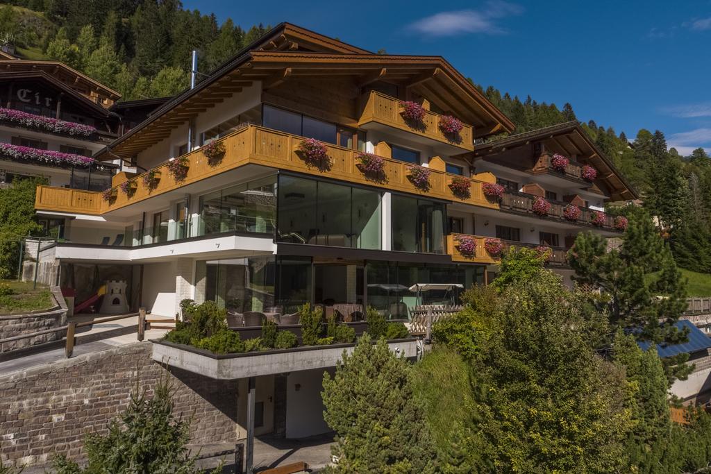 Hotel Garni Gardena - Appartments Santa Cristina Val Gardena Ngoại thất bức ảnh