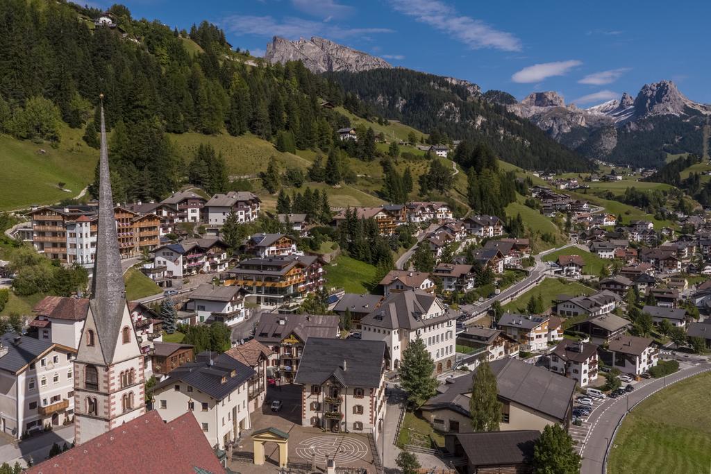 Hotel Garni Gardena - Appartments Santa Cristina Val Gardena Ngoại thất bức ảnh