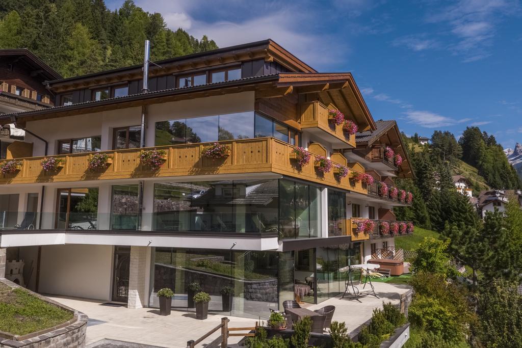 Hotel Garni Gardena - Appartments Santa Cristina Val Gardena Ngoại thất bức ảnh